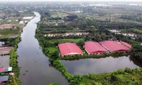 Toàn cảnh trang trại chăn nuôi xả trộm chất thải ra sông Họng gây ô nhiễm ở quận Đồ Sơn, TP Hải Phòng.