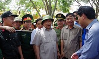 Thủ tướng Nguyễn Xuân Phúc trao đổi, chỉ đạo công tác khắc phục hậu quả bão lụt với lãnh đạo Quân khu 4 và tỉnh Nghệ An