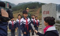 Phóng viên thời sự QPVN tác nghiệp trên tuyến biên giới Lạng Sơn trong dịp giáp Tết nguyên đán 2018
