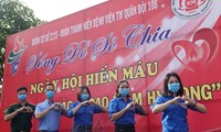 Tham gia ngày hội hiến máu sáng 16/8 có hơn 600 cán bộ, ĐVTN Nhà máy Z115 và các đơn vị. Ảnh: Nguyễn Minh