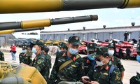 Đội tuyển Xe tăng Quân đội nhân dân Việt Nam nhận bàn giao xe tăng để tham gia thi đấu tại Army Games 2020. Ảnh: QĐND