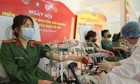 ĐVTN Quân đội hiến máu cứu người trong Tháng Thanh niên 2021. Ảnh: Nguyễn Minh