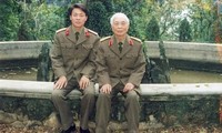 Bức ảnh quý về khoảng khắc được ở gần Đại tướng của Thượng tá Nguyễn Văn Tuyến. Ảnh: NVCC