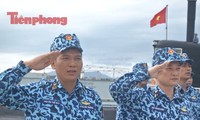 Xúc động, tự hào hình ảnh thủy thủ tàu ngầm Việt Nam đầu xuân Quý Mão