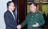 Việt Nam và Singapore đánh giá lại kết quả hợp tác quốc phòng 