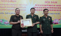 Sĩ quan trẻ Việt - Lào bàn biện pháp tương trợ lẫn nhau