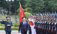 Chủ tịch Quốc hội Vương Đình Huệ dự lễ kỷ niệm ngày truyền thống Quân chủng Phòng không - Không quân