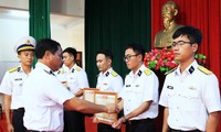 Tư lệnh Nguyễn Văn Bách biểu dương Lữ đoàn tàu chiến đấu mặt nước 