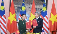Bộ trưởng Quốc phòng Việt Nam - Malaysia ký ghi nhớ hợp tác quốc phòng