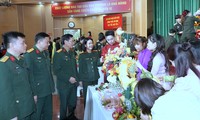 Đoàn viên Học viện Quân y thi tài cắm hoa xuân, bày mâm ngũ quả