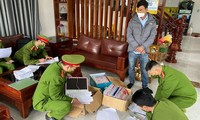 Cơ quan công an kiểm tra doanh nghiệp có dấu hiệu mua bán hoá đơn trái phép tại Thừa Thiên Huế. Ảnh minh hoạ 
