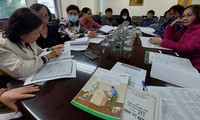 Người dân tới Báo Tiền Phong phản ánh tình trạng gửi tiết kiệm tại SCB bị tư vấn lập lờ, chuyển sang mua bảo hiểm nhân thọ của Manulife.