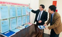 Bảng niêm yết thủ tục thuế tại Cục Thuế Tuyên Quang (Ảnh BTQ).