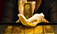 Giá vàng rung lắc quanh mức 71 triệu đồng/lượng. 