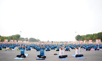 Hơn 1.000 người đồng diễn Yoga lan toả tinh thần sống &apos;hài hoà và an lạc&apos;