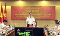 Đồng chí Mai Xuân Thành, Bí thư Đảng ủy phát biểu chỉ đạo hội nghị.