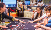 Bộ Tài chính đề xuất kéo dài thời gian thí điểm cho người Việt vào chơi casino. (Ảnh:TCDN). 