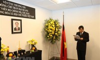 Đại sứ Đặng Đình Quý phát biểu tại buổi lễ, ôn lại những cống hiến to lớn của Chủ tịch Chủ tịch nước Trần Đại Quang. (Ảnh: Hoài Thanh/TTXVN)