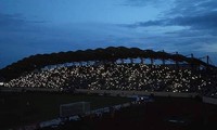 Sân vận động Thiên Trường biến thành lễ hội ánh sáng - Ảnh: Hoàng Long