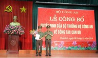 Đại tá Nguyễn Văn Minh, Giám đốc Công an tỉnh Thái Bình (trái) được điều động giữ trức vụ Cục phó - Ảnh: Hoàng Long