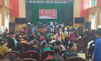 Hàng nghìn người có mặt ở Nhà Văn hoá huyện Duy Tiên (tỉnh Hà Nam) tham dự Ngày Chủ Nhật Đỏ lần thứ 12 - Ảnh: Hoàng Long