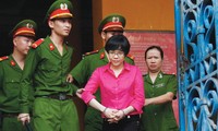 Thay vì chỉ trích vào bị cáo chủ chốt Huyền Như, các luật sư đang hướng trách nhiệm về phía Vietinbank