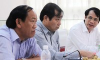 Lãnh đạo Bộ GD&ĐT, UBND Đà Nẵng, Quảng Nam cùng ngồi lại bàn giải pháp cho dự án làng ĐH Đà Nẵng. Ảnh: Nguyễn Huy
