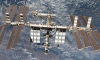 Trạm Vũ trụ Quốc tế (ISS) nhìn từ tàu con thoi Endeavour. Ảnh: Reuters.