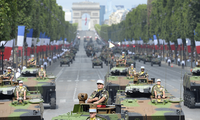 Quân đội Pháp phô diễn sức mạnh trong ngày Quốc khánh