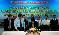 Lễ ký thỏa thuận về việc dạy tiếng Nhật và giải quyết việc làm cho sinh viên ngành CNTT ngày 22/9.