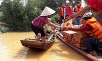 Các đoàn tình nguyện đang huy động ủng hộ để tiếp sức đồng bào miền Trung bị thiệt hại lũ lụt.