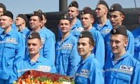 Thủy thủ đoàn tàu ngầm Novorossiysk khi vừa trở về quân cảng. Ảnh: Sdelanounas.ru.