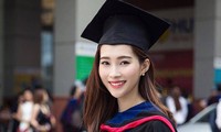 Hoa hậu Đặng Thu Thảo xúc động nhận bằng tốt nghiệp