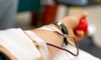 Bốn nhân viên y tế hiến máu cứu sản phụ