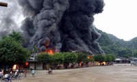 Cháy lớn ở chợ cửa khẩu Tân Thanh, khói bốc mù trời