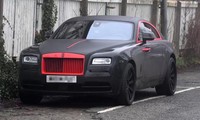 Lukaku khoác áo đấu M.U cho siêu xe Rolls Royce Ghost