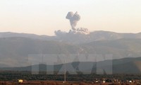Khói bốc lên từ khu vực Afrin nhìn từ tỉnh biên giới Hatay giữa Thổ Nhĩ Kỳ-Syria ngày 20/1. Nguồn: THX/TTXVN.