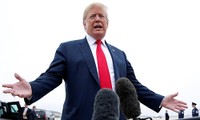 Tổng thống Mỹ Donald Trump phát biểu tại căn cứ quân sự Andrews khi trên đường từ Washington đến Houston, Texas, ngày 31/5. Ảnh: Reuters.