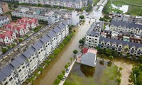 Hỏa tốc ứng phó ngập lụt ở làng biệt thự triệu đô Hà Nội