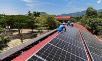 Thiết bị điện mặt trời ở Việt Nam phần lớn có xuất xứ từ Trung Quốc. Ảnh minh họa.