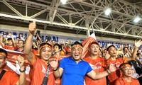 Lý Hùng và hàng trăm CĐV ở Manila hò reo khi Việt Nam thắng Indonesia