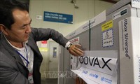 Cận cảnh lô vắc xin đầu tiên từ COVAX về Việt Nam