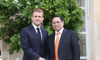 Thủ tướng Phạm Minh Chính hội kiến Tổng thống Pháp Emmanuel Macron