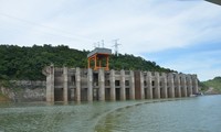 Hàng loạt hồ thủy điện ở cả ba miền thiếu nước nghiêm trọng