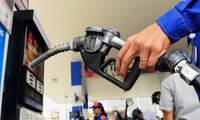 Dự báo giá bán lẻ xăng dầu trong nước sẽ tăng mạnh trong kỳ điều hành giá ngày mai