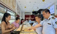 Kiểm tra 3 cửa hàng kinh doanh vàng tại Hà Nội