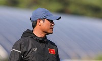 HLV Nguyễn Hữu Thắng đang cùng U22 Việt Nam chuẩn bị cho SEA Games 29. Ảnh: Zing