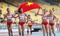 Đội tuyển điền kinh nữ Việt Nam lật đổ Thái Lan để đoạt HCV nội dung 4x100m tiếp sức SEA Games 29. Ảnh: Vnexpress