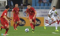 Lương Xuân Trường được HLV Park Hang Seo trao băng thủ quân đội tuyển U23 Việt Nam.