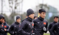 HLV Park Hang Seo và các cầu thủ U23 Việt Nam gặp thời tiết rất lạnh ở Thượng Hải, Trung Quốc.